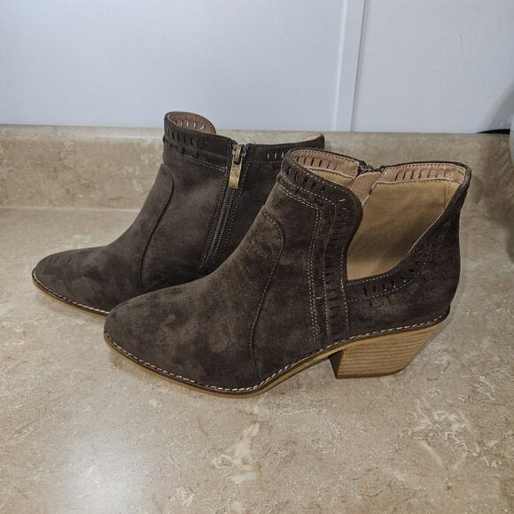 Boutique By CORKYS Booties womens SZ 8 Suede Cutout Ankle Boot Festival Fair - Picture 4 of 11